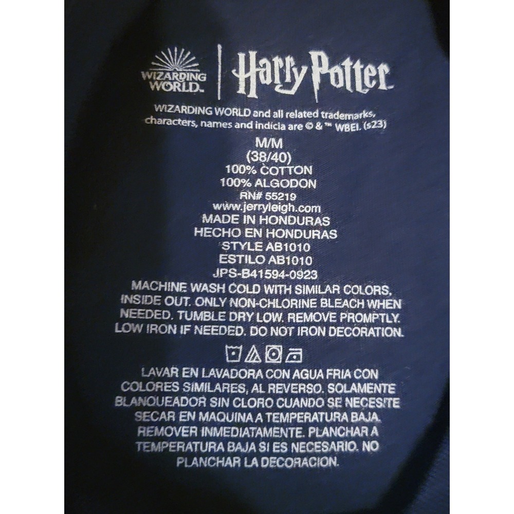 Wizarding World Of Harry Potter Hogwarts Castle Men's Short Sleeve Size M NWOT - Picture 2 of 4